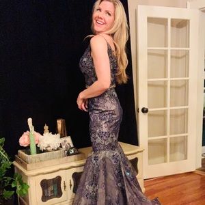 Navy lace appliqué Ellie Wilde trumpet dress sz6